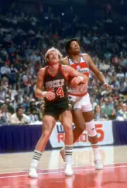 Kent Benson Milwaukee Bucks fights for position with Wes Unseld Wa- Old Photo 3