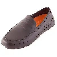 在飛比找Yahoo奇摩購物中心優惠-美國加州 PONIC&Co. ALEX 防水輕量 洞洞樂福鞋