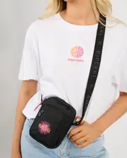 [Rip Curl] Rip Curl Women's Search Messenger Bag in Black/Pink One Size Black/Pink