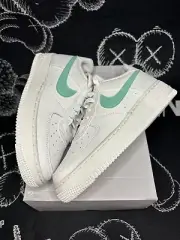 Nike Kids Size 6 Air Force 1 Grade School White Emerald DV7762-104