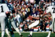 Fran Tarkenton Minnesota Vikings drops back to pass v the Oakland - Old Photo