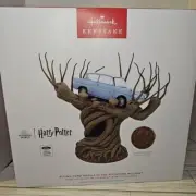 2024 HALLMARK HARRY POTTER FLYING FORD ANGLIA IN THE WHOMPING WILLOW TREE TOPPER