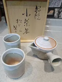 在飛比找Yahoo!奇摩拍賣優惠-日本萩燒茶具套裝 側把壺+2湯吞杯 全新