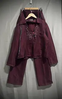 在飛比找Yahoo!奇摩拍賣優惠-Vintage 中國風酒紅手工縫飾古著套裝 酒紅中國風褲裝 