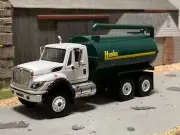 1/64 Custom Husky Manure Spreader on IH WorkStar Truck 4,000 gallon