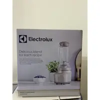 在飛比找蝦皮購物優惠-全新Electrolux迷你高效果汁機Explore7