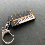 SYNTHESIZAKKAR ANALOG SYNTHESIZER 橘色合成器 橡膠鑰匙圈