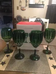 Set of 4-Williams Sonoma Wilshire Jewel Cut GREEN Wine Glasses-NEW