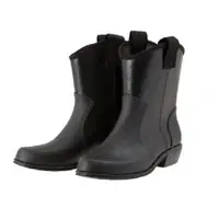 在飛比找ETMall東森購物網優惠-【Charming】日本製 時尚造型【個性馬靴式雨鞋】-黑色