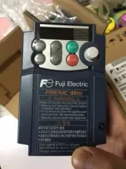 1pc New Fuji Inverter FRN0004C2S-7C 220V 0.4KW