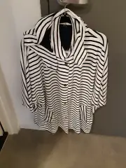 BNWT Plus Size Taking Shape Virtuelle Hoddie size S