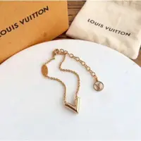 在飛比找蝦皮購物優惠-Louis Vuitton LV 金屬 ESSENTIAL 