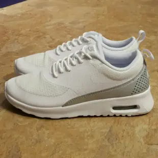 NIKE WMNS AIR MAX THEA TXT 白色 全白 白勾 銀色 修長 氣墊 輕量慢跑 819639-100