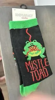 New Mistletoad Socks Funny Xmas Mistletoe Toad Joke Frog White Elephant 4-10