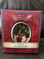BNIB 2001 Macy's Thanksgiving Day Parade 75th Anniversary Snow Globe Twin Towers