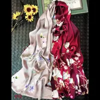 在飛比找momo購物網優惠-【達賀尊爵】新款復古國風盤扣雙層真絲披肩絲巾圍巾(100%桑