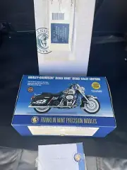 FRANKLIN MINT: HARLEY DAVIDSON Road King Rally Edition ￼1:10 Scale NEW!!