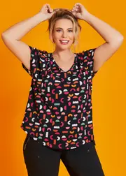 Plus Size Women's Cotton Graphic Shapes T-shirt Size 18 in Print - Taking Shape