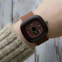 在飛比找Yahoo!奇摩拍賣優惠-Gogoey日曆女士矽膠膠帶手錶轉盤方形男女復古凝膠石英手錶