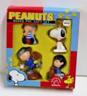 Snoopy & Woodstock Peanuts Charlie Brown Box Gift Set Lucy Linus PVC Figures NIB