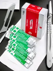 Dermaplaning Scalpel Blades 100 Per Box Sterile With 1 Scalpel Handle #4 -Artlab