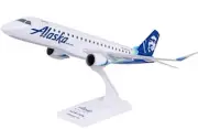 Skymarks SKR923 Alaska Horizon Air ERJ-175 N620QX Desk Top 1/100 Model Airplane