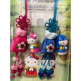 日本進口Hello Kitty韓國娃娃男女配對吊飾鑰匙圈