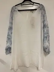 AUTOGRAPH White Top Size 26 BNWT $79 B21