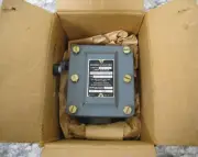 New GE CR9440J5A 10A 600V 1NO 1NC Track Type Side Roller Lever Limit Switch