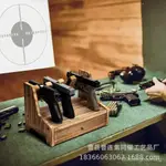 【現貨速髮】實木手槍玩具展示架整理架桌麵木質手槍子彈收納架多格手槍放置架
