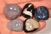 5 *SARDONYX TUMBLED STONES 84g Healing Crystals, Chalcedony, Strength Protection