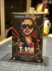 HOTTOYS The Terminator T-800 Arnold Schwarzenegger 1/6 Action Figure Limited