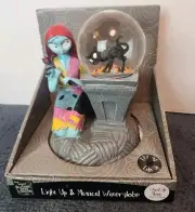 Disney NIGHTMARE BEFORE CHRISTMAS Sally & Black Cat Light up Musical Water Globe