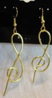 GOLD WIRE TREBLE CLEF EARRINGS