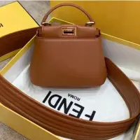 在飛比找Yahoo!奇摩拍賣優惠-Fendi/芬迪 mini peekaboo iconic 