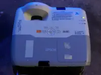 在飛比找Yahoo!奇摩拍賣優惠-EPSON EB-430 投影機 (燈泡時數約200多小時)