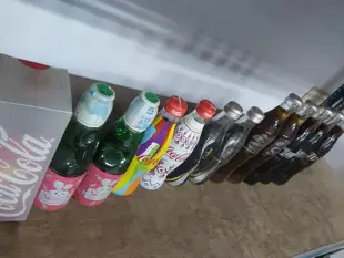 可口可樂，蘋果西打，奧運紀念可口可樂，彈珠汽水共有13瓶未拆封，如圖一起出售。