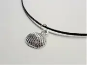BEACH FASHION NAUTICAL SILVER TONE SEASHELL VIN&SUE BLACK LEATHER CORD NECKLACE