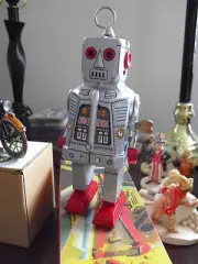 Unique Modern Tin Wind-Up Mechanical Space Robot 7 1/2" MIB MS403