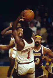 Oscar Robertson Of The Milwaukee Bucks 1972 OLD BASKETBALL PHOTO