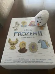NIB Williams-Sonoma DISNEY FROZEN II Cookie Baking Kit 23 PC SET & BONUS OLAF