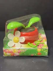 Solar Powered Dancing Toy Bobblehead - Flip Flap Flowers - Red Pot White Daisy