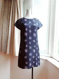 在飛比找Yahoo!奇摩拍賣優惠-CLUB MONACO 深藍 氣質印花編織洋裝