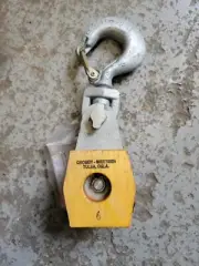 Crosby 702108 -- WOOD SHELL SNATCH BLOCK WITH SWIVEL LATCH HOOK