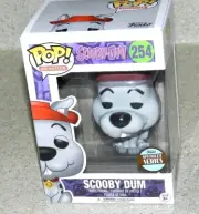 FUNKO POP SCOOBY DUM SPECIALTY EXCLUSIVE #254 SCOOBY DOO w/POP PROTECTOR
