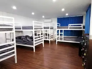 蘇汪納蓬國際機場的1臥室公寓 - 20平方公尺/1間專用衛浴Happy Home Hostel Bunk Bed Shared Room