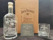Jack Daniel's Honey decanter box set can be personalised with message