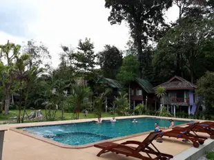 特里托普河小屋Tree Top River Huts