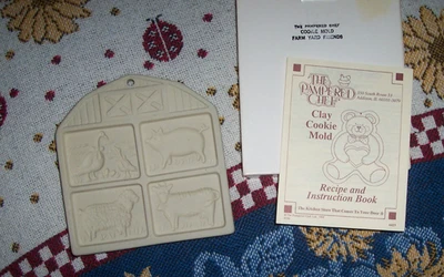 1994 Pampered Chef Farmyard Friends Cookie Mold Press Wall Hanging, NOS New