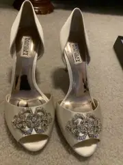 badgley mischka Ivory Satin Salsa Size 8